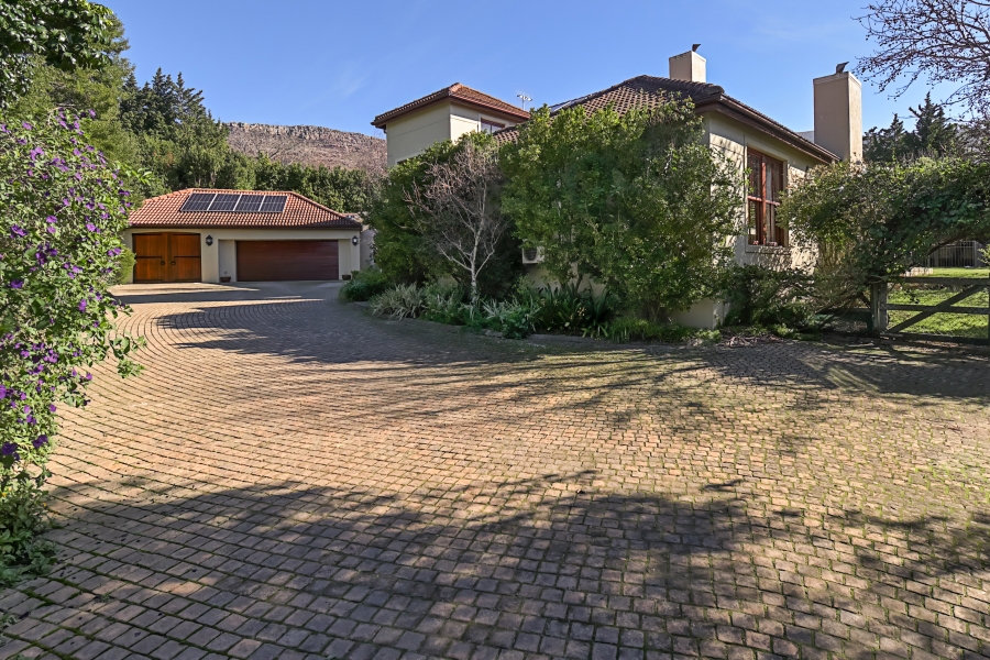 7 Bedroom Property for Sale in Zwaanswyk Western Cape